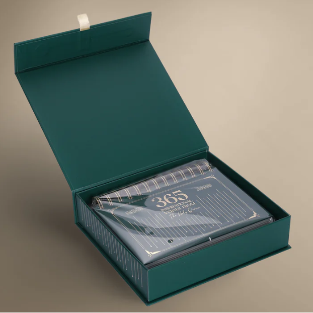 Quran Desk Calendar: 365 Inspirational Verses (Incl. Gift Box)