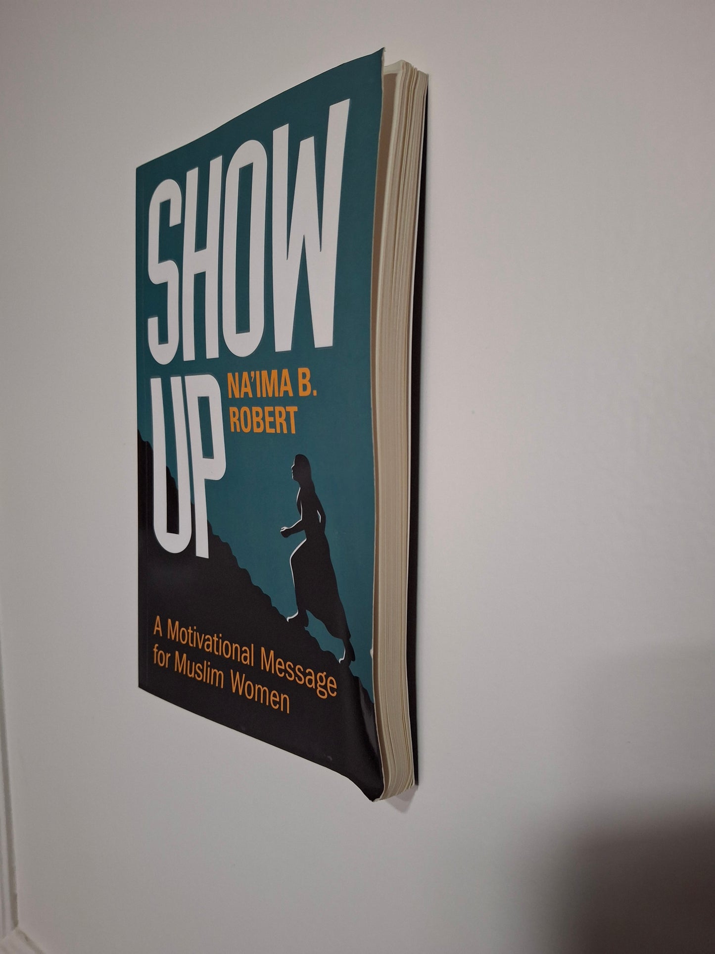 WAREHOUSE CLEARANCE: Show Up - A Motivational Message for Muslim Women (BOOK BENT SLIGHTLY)