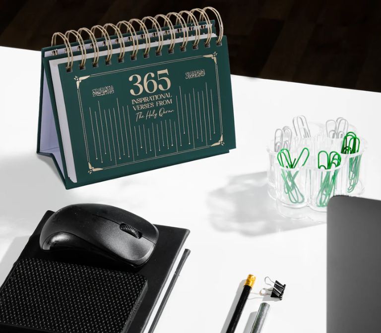 Quran Desk Calendar: 365 Inspirational Verses (Incl. Gift Box)