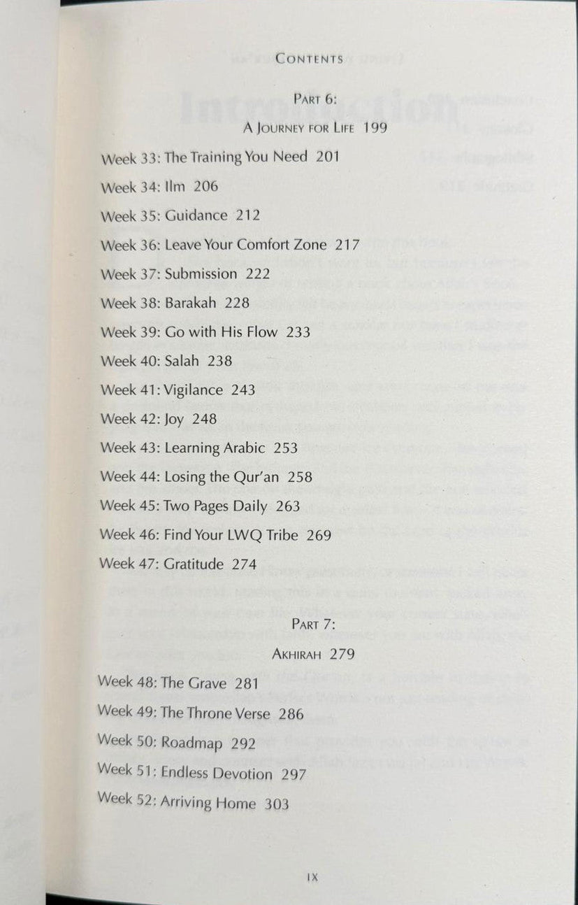WAREHOUSE CLEARANCE Living with the Qur'an: A Yearlong Journey to Falling in Love with Allah's Words (BACK COVER SLIGHTLY TORN)