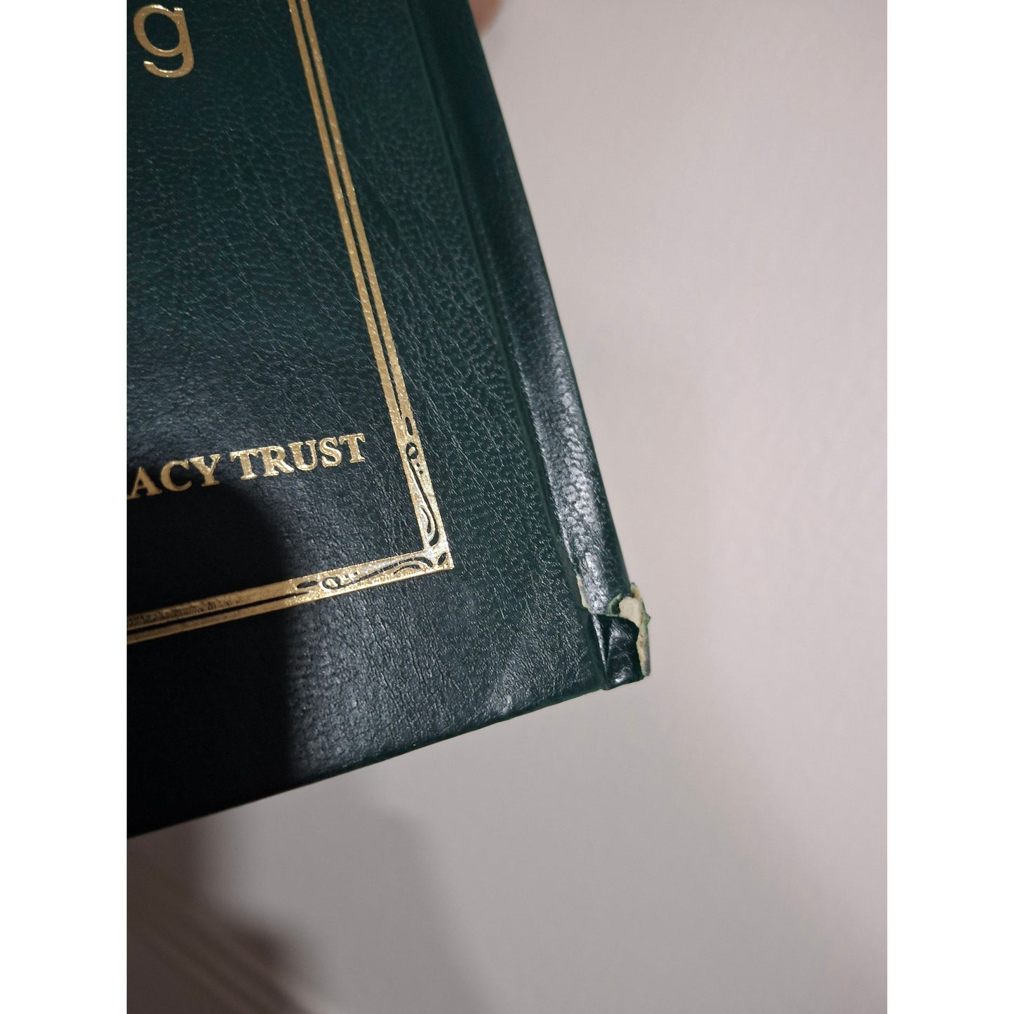 WAREHOUSE CLEARANCE: 13 Line Holy Qur'an with English Translation & Tajweed Colour-Coding (TORN COVER)